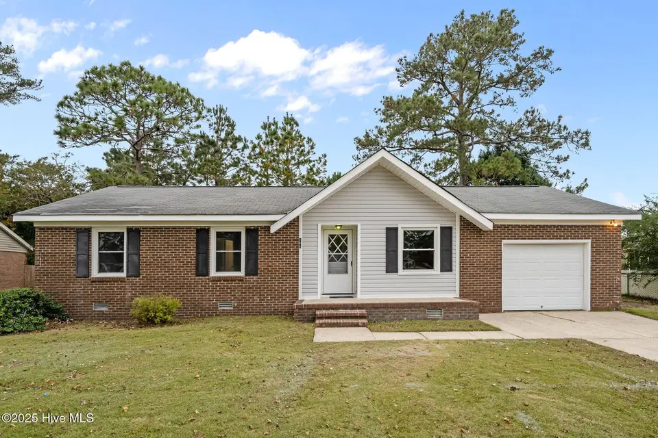 106 Ronny Court, Jacksonville, NC 28546 — 3-bedroom home in Brynn Marr, Jacksonville, NC, photo 1 of 47: 106 Ronny