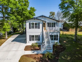 725 Chadwick Shores Drive, Sneads Ferry, NC 28460 – photo 2: DJI_20260415105213_0084_D