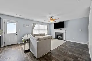 214 Breakwater Drive, Sneads Ferry, NC 28460 – photo 12: 18_living room