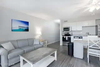711 S Lumina Avenue 103, Wrightsville Beach, NC 28480 — 1-bedroom condo in Surf Motel Condo, Wrightsville Beach, NC, photo 9 of 19: Surf Suites 103 8