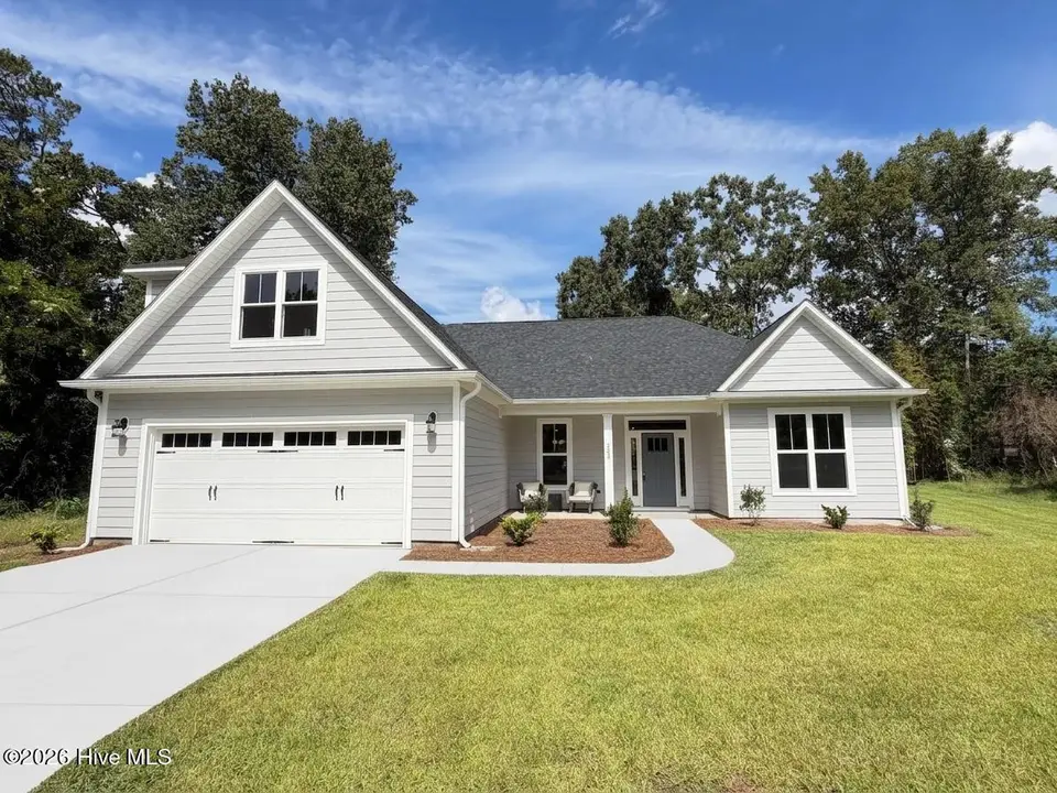 122 Live Oak Circle, Lake Waccamaw, NC 28450 – photo 1 of 34: 122 Live Oak Circle
