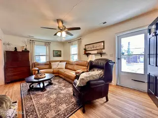 900 Tuscarora Avenue, Elizabeth City, NC 27909 – photo 10: Living Room