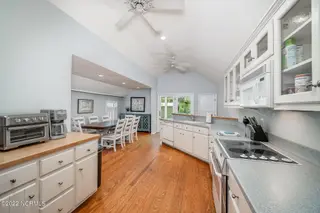 212 Broad Street, Beaufort, NC 28516 – photo 21: Spacious kitchen