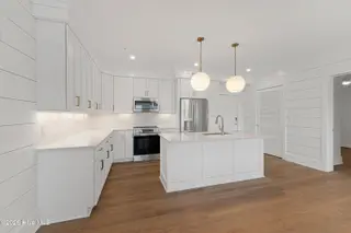 805 Mulberry Street Unit 114, Beaufort, NC 28516 — 1-bedroom condo in 805 Mulberry, Beaufort, NC, photo 3 of 25: Kitchen Island