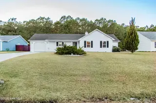 148 Byrum Run, Hubert, NC 28539 — 3-bedroom home in Foxlair, Hubert, NC, photo 1 of 32: Front of home