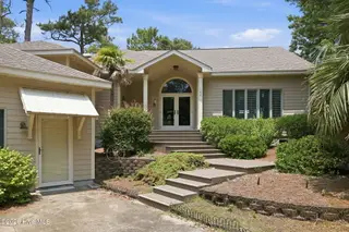 142 Oakleaf Drive, Pine Knoll Shores, NC 28512 – photo 3: Entry