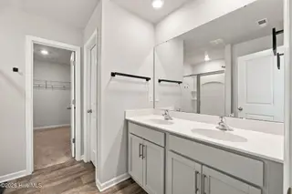 212 Gracie Farms Road, New Bern, NC 28560 — 4-bedroom home in Tyler, Home on the Lake, New Bern, NC, photo 8 of 32: Primary Bath