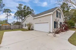 7620 Champlain Drive, Wilmington, NC 28412 – photo 5: 22-web-or-mls-DSC08496