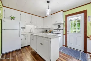 923 N Yaupon Terrace, Morehead City, NC 28557 – photo 9: 35-web-or-mls-IMG_7437_edit