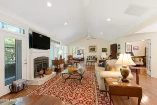 102 Fairway Drive W, Morehead City, NC 28557 – photo 11: Open living space
