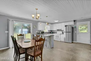 767 E Ocean Road, Holly Ridge, NC 28445 — 3-bedroom home, Holly Ridge, NC, photo 17 of 39: Dining