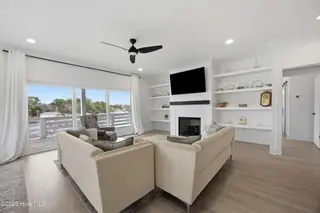 1027 Meridian Drive, Sneads Ferry, NC 28460 – photo 17: 34_living room