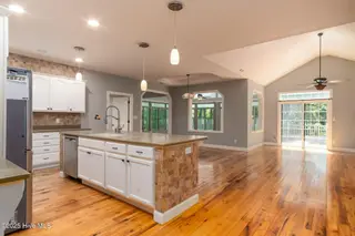6321 Albatross Drive, New Bern, NC 28560 – photo 2: Kitchen