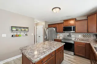 232 Holly Grove Court E, Jacksonville, NC 28540 – photo 12: 14_232_holly_grove_ct_014