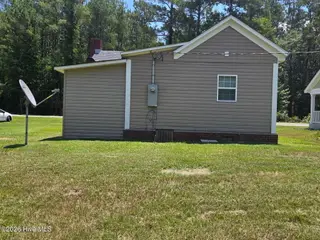 4324 N Nc Highway 53 E, Burgaw, NC 28425 — 2-bedroom home, Burgaw, NC, photo 4 of 18