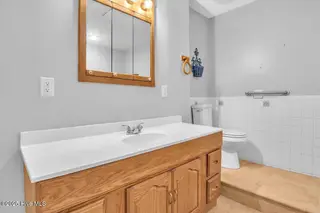127 NW 19th Street, Oak Island, NC 28465 – photo 21: Ensuite bath