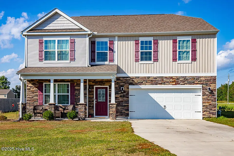102 Featherstone Lane, New Bern, NC 28562 – photo 1 of 22: 102 Featherstone Ln