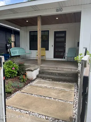 1610 Dock Street, Wilmington, NC 28401 – photo 2: Front of House 4
