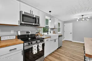 206 Regalwood Drive, Jacksonville, NC 28546 – photo 10: Kitchen