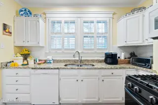 1801 Grace Street, Wilmington, NC 28405 – photo 22: 05kitchen3