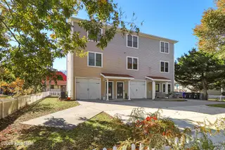 615 Broad Street B, Beaufort, NC 28516 – photo 5: Main Entrance and Garage