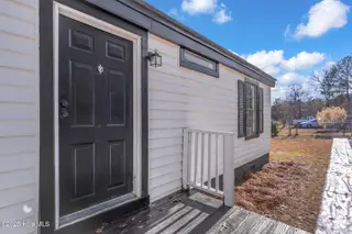 115 Grassy Meadow Drive, Richlands, NC 28574 — 3-bedroom manufactured home in Grassy Meadows, Richlands, NC, photo 3 of 33: 42_115 grassy mdws dr 00042