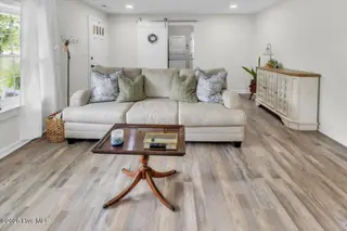 1502 N Hills Court, New Bern, NC 28562 – photo 10: Living room