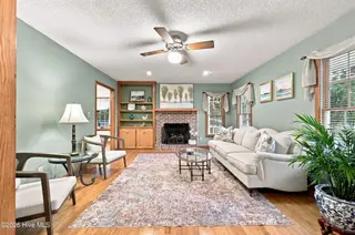 1022 Crosswinds Drive, Elizabeth City, NC 27909 – photo 3: Living Room