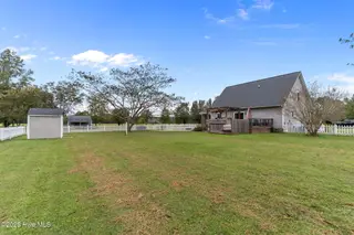 74 S Hummingbird Lane, Rocky Point, NC 28457 — 3-bedroom home in Highsmith Estates, Rocky Point, NC, photo 5 of 38: 4-web-or-mls-BTS03952