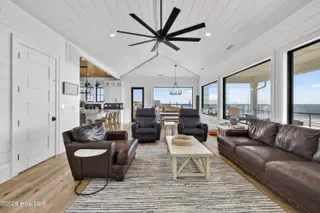 1423 N Shore Drive, Surf City, NC 28445 – photo 12: 1423NShoreDriveInteriors-36