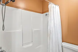 3039 Weatherby Court, Wilmington, NC 28405 — 2-bedroom home in Northchase, Wilmington, NC, photo 15 of 41: Guest Bath