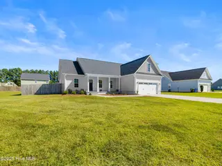202 Pembury Way, Richlands, NC 28574 – photo 2: 025a8625