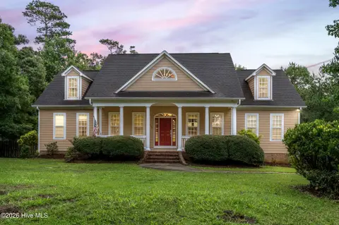 638 Ravenswood Rd, Hampstead