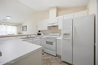2223 Locksley Woods Drive G, Greenville, NC 27858 – photo 7: 11-web-or-mls-bls_0020