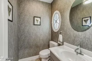 2115 Hidden Harbor Drive, New Bern, NC 28562 – photo 18: Guest bath
