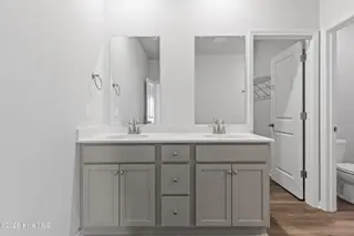 619 S Squires Run Lane, Richlands, NC 28574 – photo 19: Master Bathroom