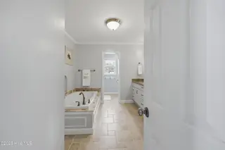215 Bayshore Drive, Elizabeth City, NC 27909 — 3-bedroom home in Brickhouse Point, Elizabeth City, NC, photo 20 of 68: Primary Bathroom