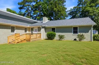 409 Plantation Drive, New Bern, NC 28562 – photo 2: cd55503d-1583-4d5a-930b-f0edd946b82d