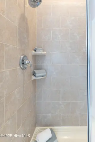 4239 Ashfield Place, Southport, NC 28461 – photo 23: Floor to Ceiling Tile