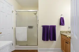 409 Neuchatel Road, New Bern, NC 28562 – photo 19: Main Bathroom