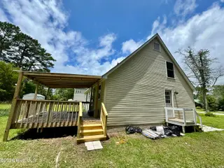 133 Riverside Drive, Beaufort, NC 28516 — 3-bedroom home in Riverside Estates, Beaufort, NC, photo 17 of 29: Side of House