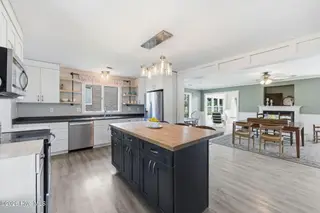824 Pelican Drive, New Bern, NC 28560 – photo 13: kitchen Island