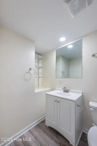 622 Walnut Drive, Jacksonville, NC 28540 – photo 23: Primary full bathroom