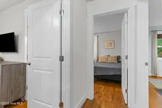424 Keziah Street, Oak Island, NC 28465 – photo 21: 27_hallway