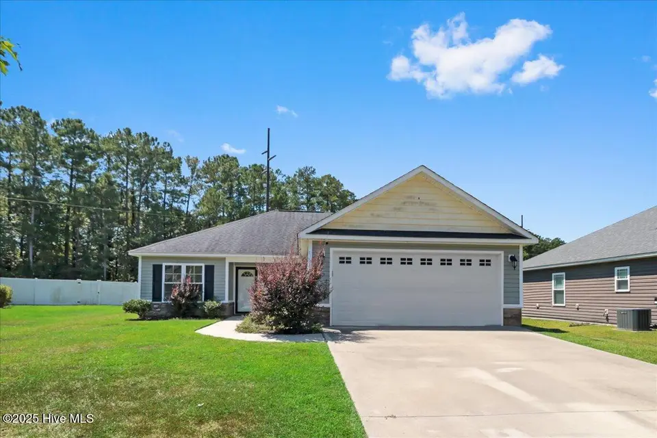 3609 Delesa Court, New Bern, NC 28560 — 3-bedroom home in Pinecrest Estates, New Bern, NC, photo 1 of 29: 01-3609 Delesa Ct-1