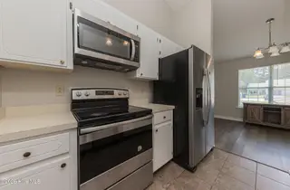 114 Jenny Lane, Havelock, NC 28532 — 3-bedroom townhome in Village Park, Havelock, NC, photo 16 of 37: Kitchen