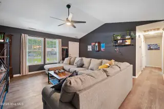 128 Sweetwater Drive, Jacksonville, NC 28540 – photo 6: Livingroom