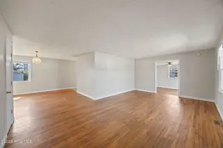 2909 Northwoods Drive, Jacksonville, NC 28540 – photo 7: 5-web-or-mls-2909 Northwoods Dr. 6