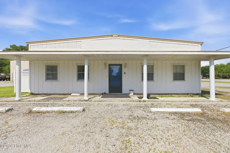 2108 Old Cherry Point Road, New Bern, NC 28560 – photo 1 of 71: 1-web-or-mls-DSC_5621