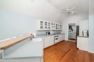 212 Broad Street, Beaufort, NC 28516 – photo 22: lots of counter space